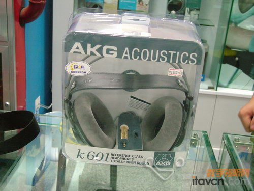 AKG K601